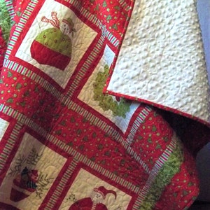 Christmas Elves Quilt, Quilted Christmas Blanket, Christmas Lap Quilt, Christmas Wall Hanging, Quilt with Minky Backing Red White Green image 2