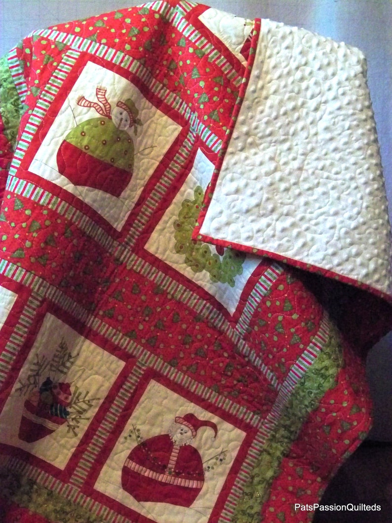 Christmas Elves Quilt, Quilted Christmas Blanket, Christmas Lap Quilt, Christmas Wall Hanging, Quilt with Minky Backing Red White Green image 2