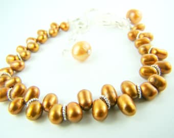 Bronze pearl bracelet, fall fashion... Bronze Pearl Dainty