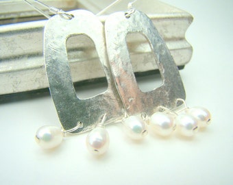 Hammered silver pearl earrings, long pearl dangle earrings