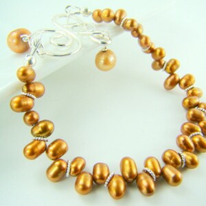 Bronze pearl bracelet, fall fashion... Bronze Pearl Dainty image 3