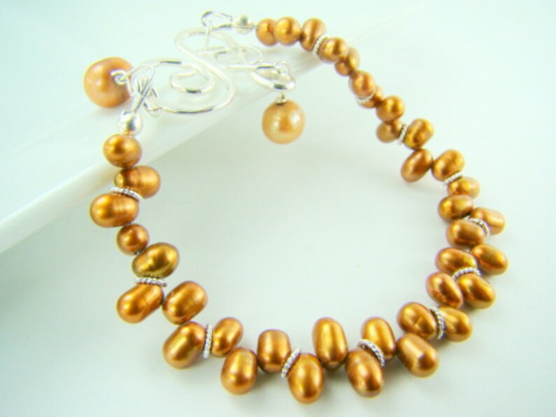 Bronze pearl bracelet, fall fashion... Bronze Pearl Dainty image 3