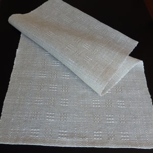 Table Runner Handwoven in Linen Lace image 5