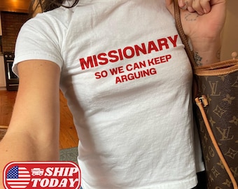 Camiseta de bebê estilo missionário para que possamos continuar discutindo, camiseta engraçada com estética Y2K, estilo vintage dos anos 90, camiseta justa, presente fofo de vilão, camiseta retrô atrevida para bebê