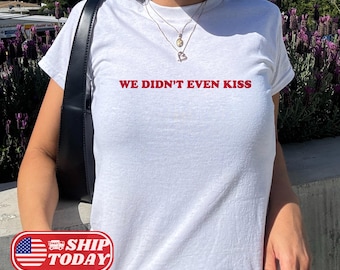 Camiseta "Nem nos beijamos, bebê", Top cropped de série de TV, Camiseta retrô ousada para adolescentes, Camiseta com estampa romântica esportiva, Blusa moderna com estética dos anos 2000, Presente para ela