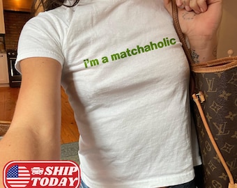 Camiseta infantil I'm A Matchaholic com estampa Y2K, linda blusa curta com estética Matcha, presente para amantes de Matcha, camiseta moderna com estampa Y2K e presente de Matcha para ela
