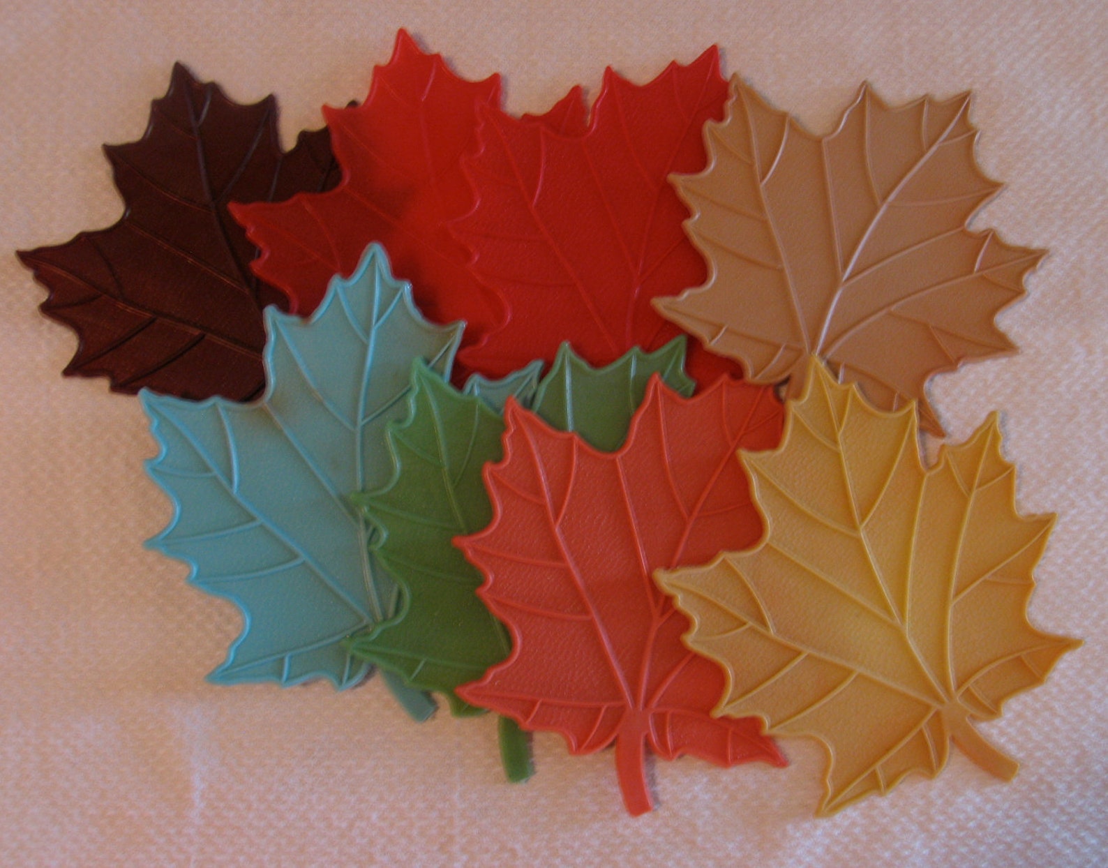 8 Vintage Plastic Maple Leaf Coasters Autumn Leaves Etsy