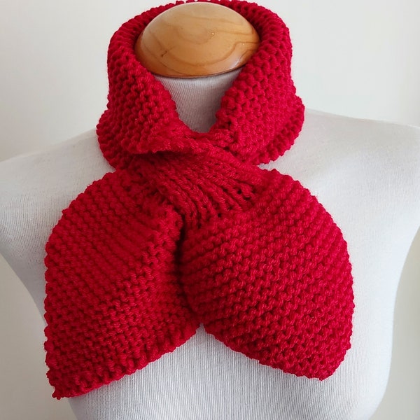 Sciarpa Ascot lavorata a maglia: sciarpa con fiocco a buco della serratura rosso rossetto