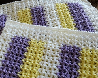 Couverture de bébé au crochet - Les couleurs sont blanc, violet et citron - 33 x 24 pouces - Cadeau de bébé au crochet - Cadeau de bébé