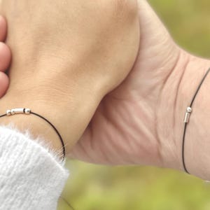 Plata 925 - Juego de 2 pulseras con iniciales en Código Morse - Pulseras de la Amistad - Pulsera de Pareja - Regalo de Pareja