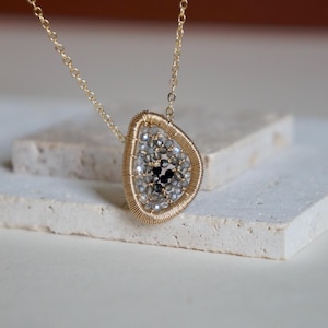 Handgemachte Labradorit-Halskette, goldene Boho-Halskette, originelles Geschenk für Sie