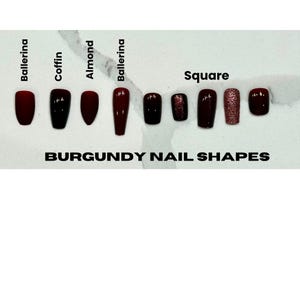 Peut inclure: Une collection de faux ongles de couleur bordeaux de diff&eacute;rentes formes, dont Ballerina, Coffin, Almond et Square. Certains ongles sont unis, tandis que d'autres pr&eacute;sentent des paillettes. Le texte "BURGUNDY NAIL SHAPES" est affich&eacute; en dessous.