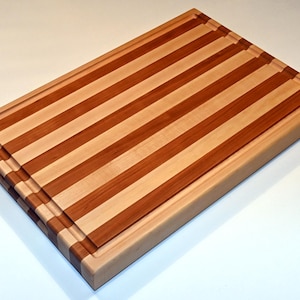 Solid Wooden Stripped Cutting Boards with Recessed Handles, Drip Edge and Feet