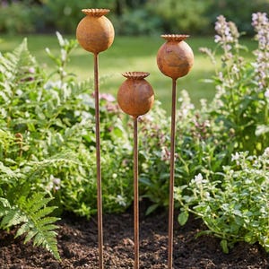Rustikt set med 3 vallmoträdgårdspålar, Yard Art