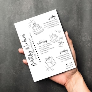 Peut inclure: Un itinéraire imprimable en noir et blanc pour un week-end d'anniversaire à New York. L'itinéraire comprend des activités pour le vendredi, le samedi et le dimanche, avec des heures et des descriptions pour chaque activité. L'itinéraire est décoré de simples dessins au trait d'un gâteau, d'une boule disco, d'une flûte de champagne, d'un coffret cadeau et de confettis.