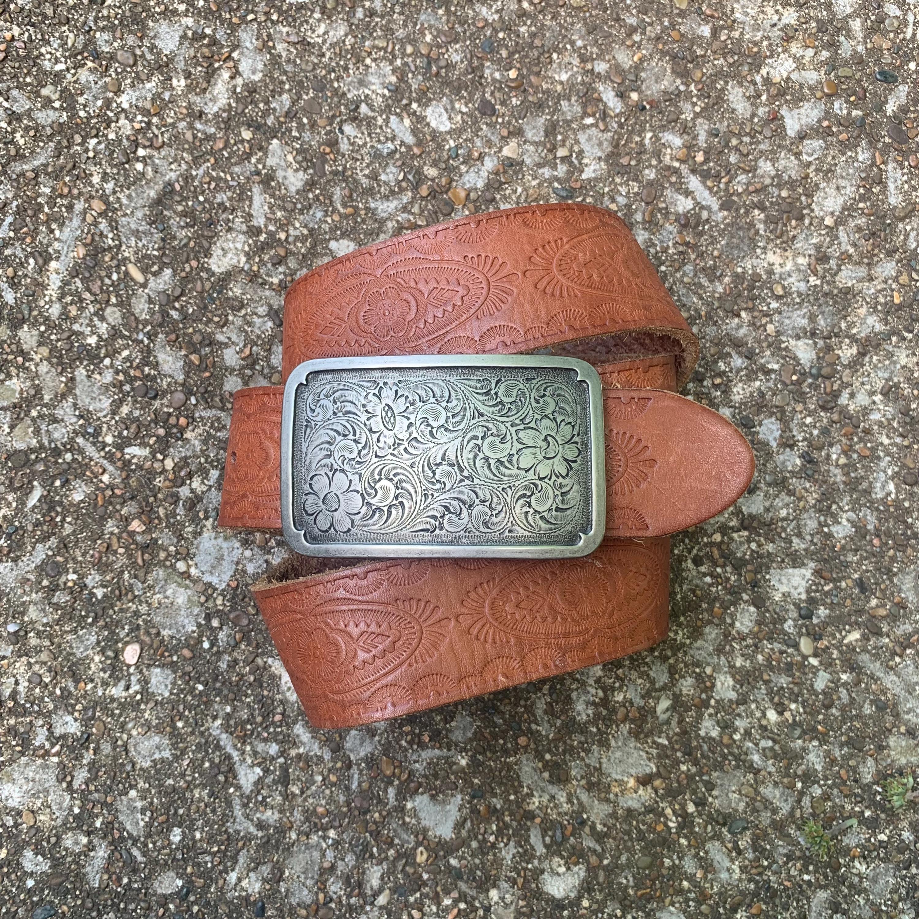Vtg Leather Fossil Belt MEDIUM / 32-36” Waist Belt Buckle  display picture 1