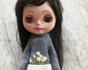 Dolls Knitted Grey Jumper Embroidered 3d Flowers,  Fits Blythe
