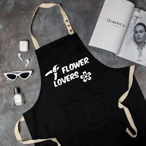 Floral Personalized Apron: Women&#39;s Twill Kitchen Gardening Apron