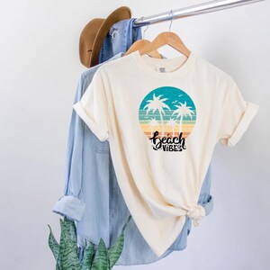 Retro Beach Vibes T-Shirt: Coastal Palm Tree Graphic Tee