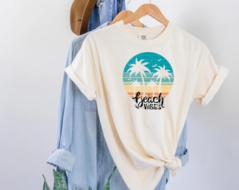 Retro Beach Vibes T-Shirt: Coastal Palm Tree Graphic Tee