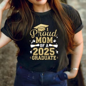 Proud Mom 2025 Graduate Shirt: Glitter Graduation T-Shirt