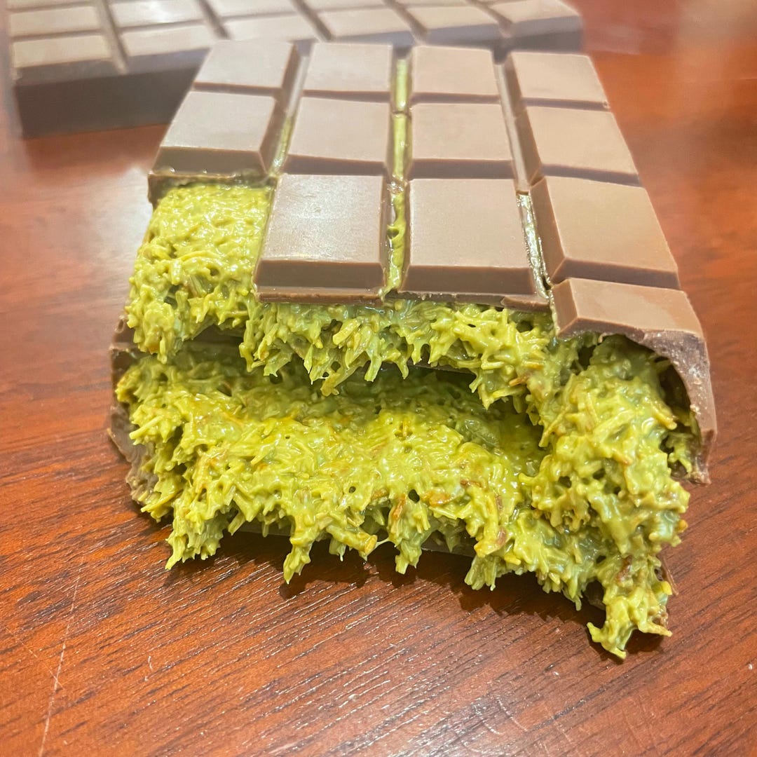 Premium Dubai Chocolate 220g With Pistachio Cream Filling / Pistachio