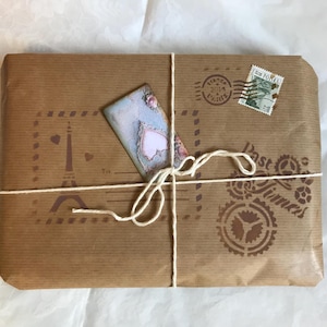Paquete misterioso, paquete, álbum de recortes Junk Journal con temática vintage, tela, efímeras antiguas, papel envejecido con té, cintas, adornos de encaje