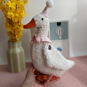 Peluche oie - Animal en peluche fait main avec collier, cadeau pour bébé, décoration douce pour chambre d&#39;enfant