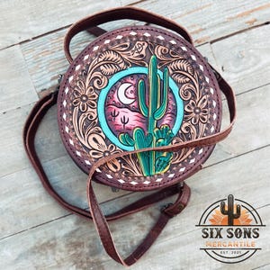 Western Leather Purse, Western Purse, Hand Tooled Leather Canteen Purse, Round Purse, Western Leather Crossbody Purse, Round Leather Purse