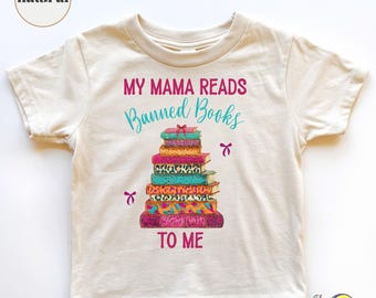 Meine Mama liest verbotene Bücher für mich Shirt - großzügiges Kinder-T-Shirt
