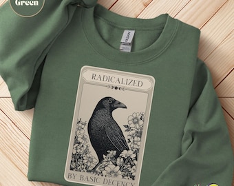 Chemise radicalisée par la décence, chemise corbeau de cartes de tarot, chemise corbeau, chemise Abolish ICE, chemise Chinga La Migra, justice sociale libérale