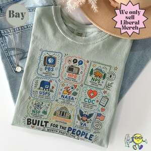 Vintage Doodle Protect Demokratische Einrichtungen PBS NPR individualisiert Vierte Juli-T-Shirt, Nationalparks USPS Antifaschismus, Linke-Protest Bild 4