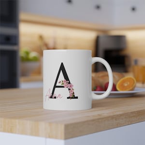 Taza Nombre personalizado Carta Taza de café Taza de café Regalo para su más querido amigo / esposa / maestro / educador