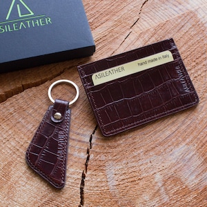 Set porta carte credito-portachiavi in vera pelle di vitello marrone stampa coccodrillo. Portafogli slim uomo donna - riproduzione cocco