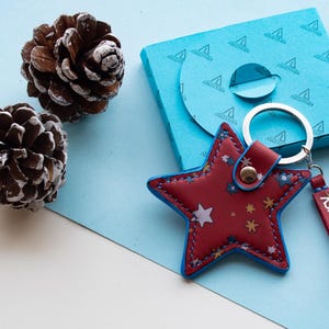 Red star keychain personalized in star patterned leather. Good luck gift idea. 100% hand made in Italy.