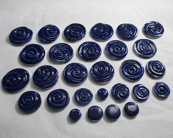 28 Rb - 28-delige KONINGSBLAUWE wervelingen, stippen - keramische mozaïektegelset