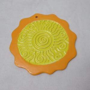 QP - LG Yellow SUN - Suspension murale en céramique