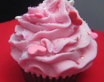 Savon Cupcake - Savon Cupcake Cascades of Love - Fake Food - Valentine - Love - Cupcake - Cupcake Coeur Cupcake - Prop - Cupcake - Dessert