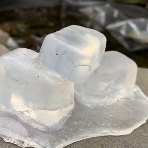 Jabón en forma de cubitos de hielo que resbala cuando está mojado - Verano - Comida falsa - Accesorio - recuerdo de fiesta - cubitos de hielo - regalo para él - camarero