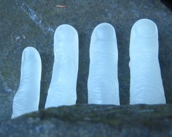 Halloween Soap - Glowing Freaky Finger Soap - Glow In The Dark -Walking Dead - Novelty Soap - Halloween Decoration - horror - zombie