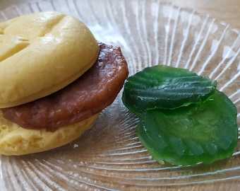 Conjunto de sabonete mini slider para hambúrguer - Sabonete alimentar - Comida falsa - Suporte alimentar - Hambúrguer - Sabonete inovador - Dia dos Pais - Presente para ele - Aniversário