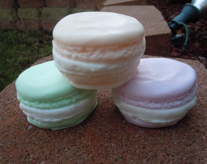 Macaron zeep Gift Set van 4 - vakantiegift - partij gunst - Vegan - Spa cadeau - Moederdag - verjaardag - zeep - Cookie - douche - kous
