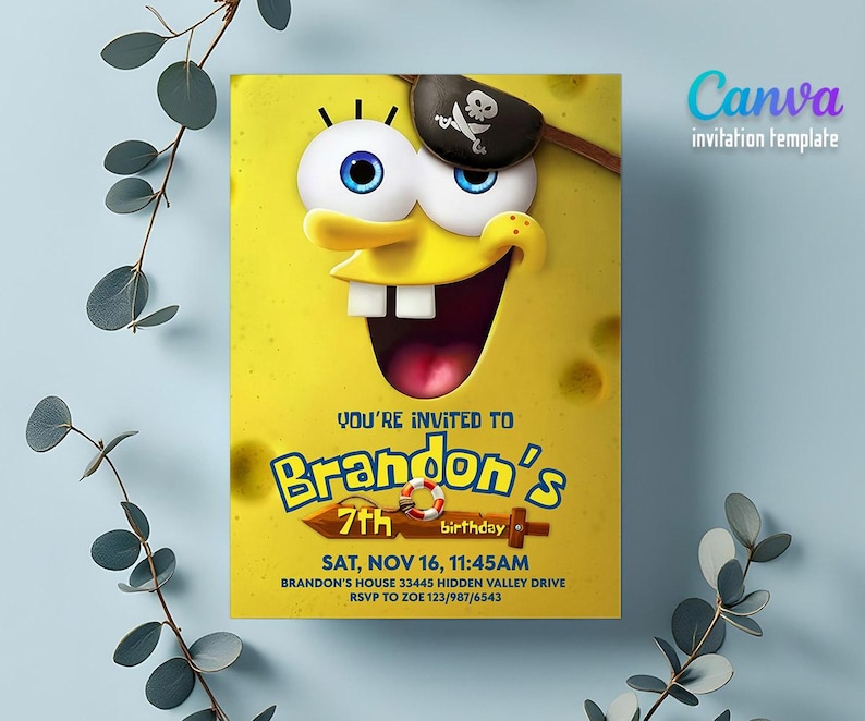 K&ouml;nnte beinhalten: Gelbe Einladungskarte mit einer Cartoonfigur mit Piraten-Augenklappe. Die Karte lautet "Du bist eingeladen zu Brandons 7. Geburtstag" mit Datum, Uhrzeit und RSVP-Informationen. Canva-Einladungsvorlage.