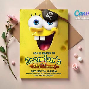 K&ouml;nnte beinhalten: Eine gelbe Einladung im SpongeBob Schwammkopf-Stil mit Piratenelementen. Die Einladung lautet "You're Invited to Brandon's 7th Birthday" mit Datum und Uhrzeit. Die Canva-Einladungsvorlage befindet sich auf einem hellrosa Hintergrund.