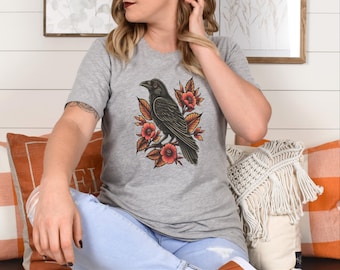 Maglietta unisex Crow Art Bold Botanical, maglietta in cotone stile tatuaggio, illustrazione di corvo in stile vintage, arte naturalistica gotica, regalo Dark Academia