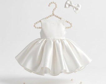 Weißes Satin-Minikleid mit Schleife, Taufkleid für Kleinkinder, Outfit für Geburtstagsfeiern, Blumenmädchenkleid