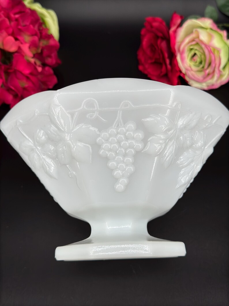 vintage-anchor-hocking-milk-glass-pedestal-fruit-bowl-harvest-grape