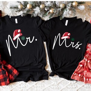 Chemise très joyeux Noël Mr et Mme, t-shirt très joyeux personnalisé, t-shirt fête très joyeuse, chemises assorties pour la famille, sweat-shirt de Noël, très joyeux