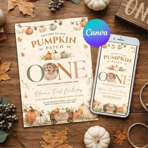 Op de afbeelding: Een gedrukte uitnodiging en een smartphonescherm met een aankondiging voor een eerste verjaardag met aquarelillustraties van pompoenen, herfstbladeren en de tekst Welcome to our Pumpkin Patch, One, en Olivia's First Birthday.
