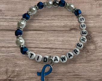 T1D Awareness Bracelet: Faux Pearl & Iridescent Bead Ribbon Charm